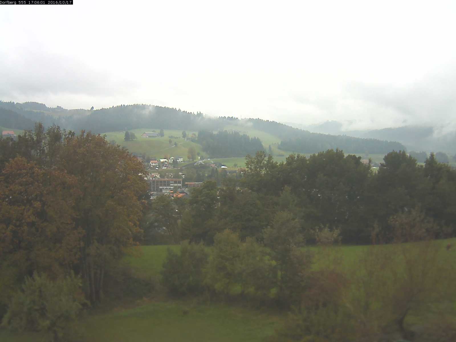 Webcam-Bild: Aussicht vom Dorfberg in Langnau 20161017-170601