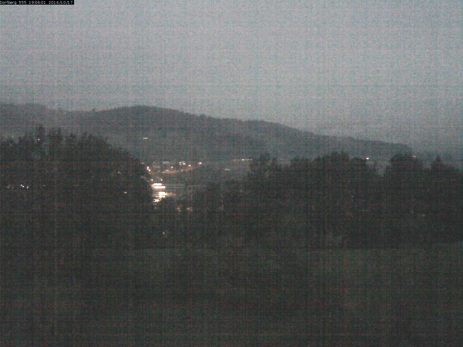 Webcam-Bild: Aussicht vom Dorfberg in Langnau 20161017-190601