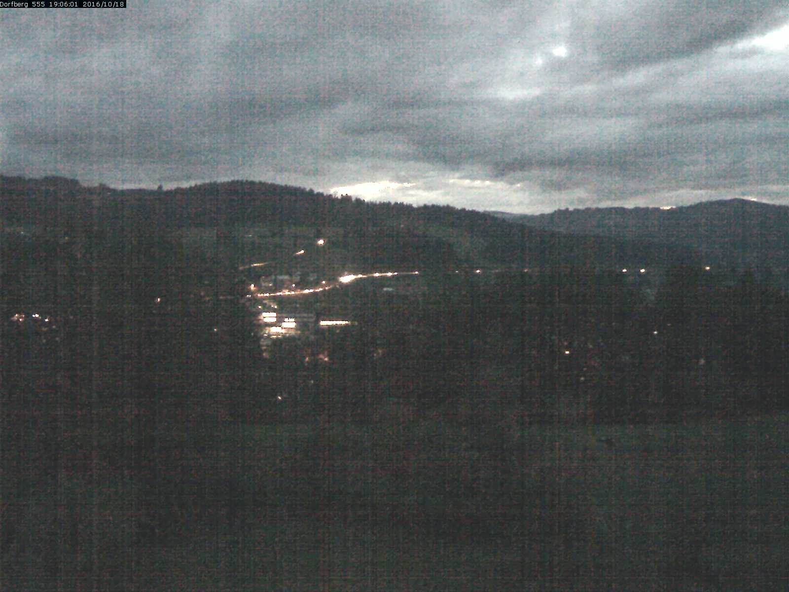 Webcam-Bild: Aussicht vom Dorfberg in Langnau 20161018-190601