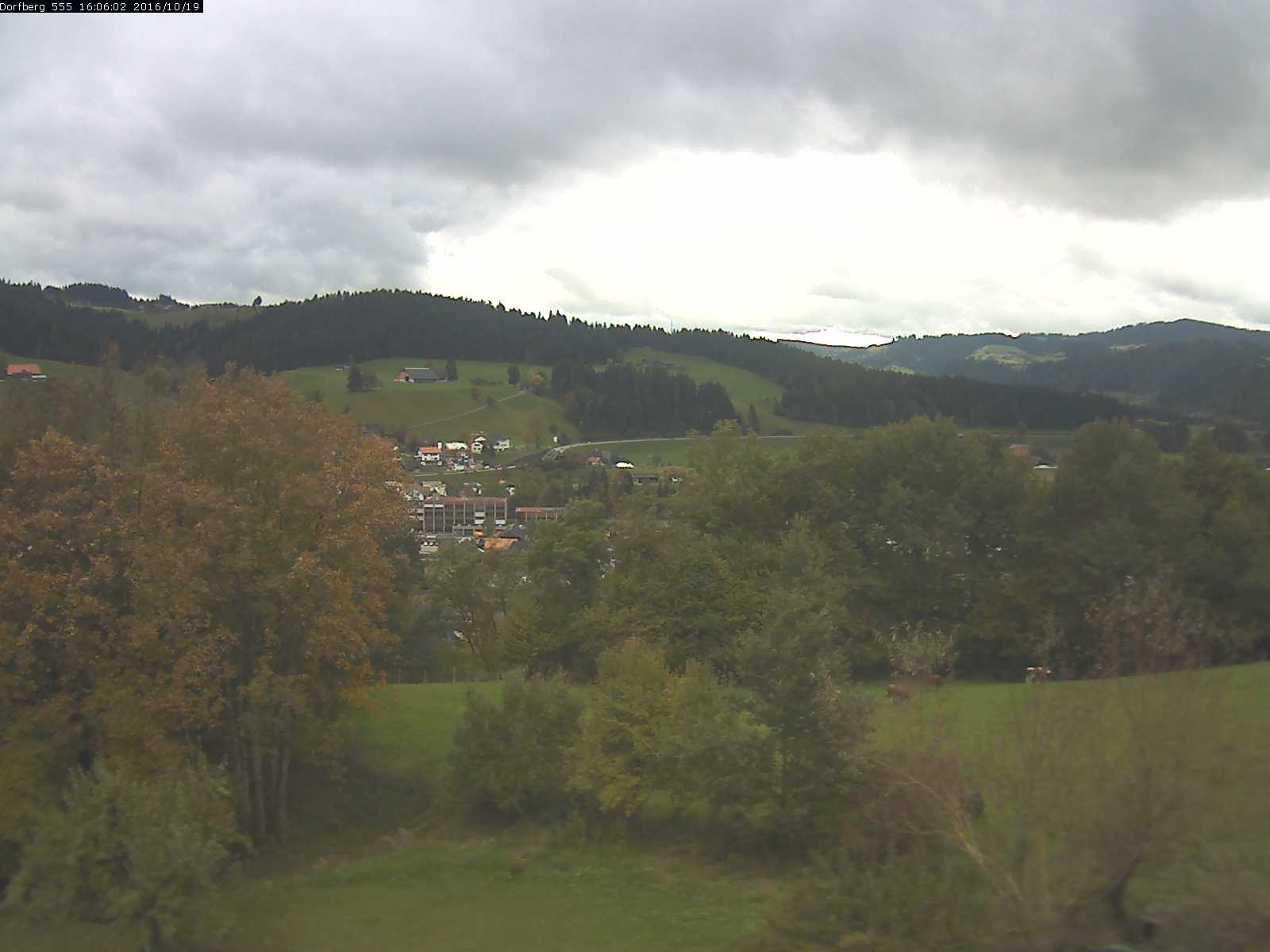 Webcam-Bild: Aussicht vom Dorfberg in Langnau 20161019-160601