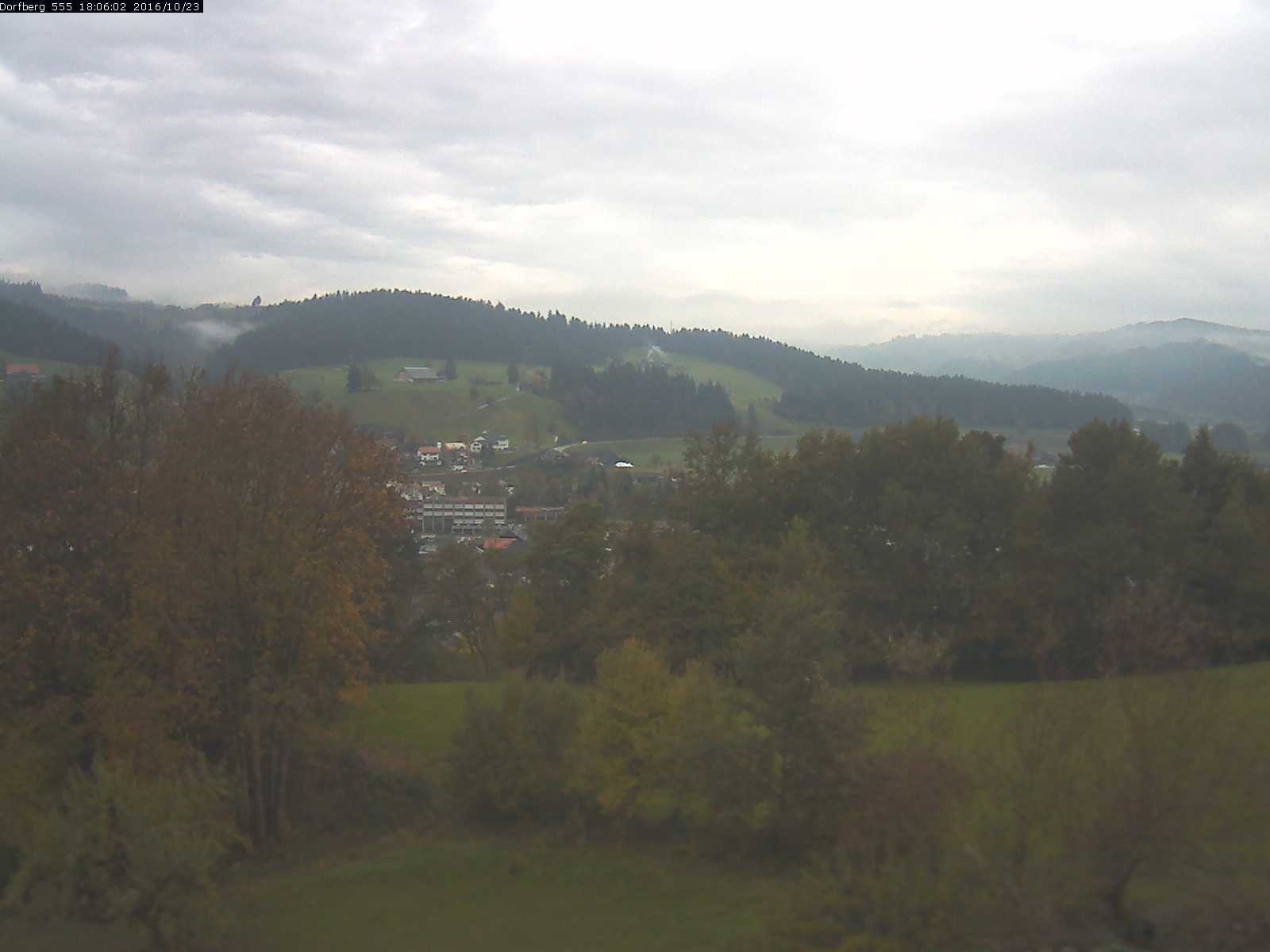 Webcam-Bild: Aussicht vom Dorfberg in Langnau 20161023-180601