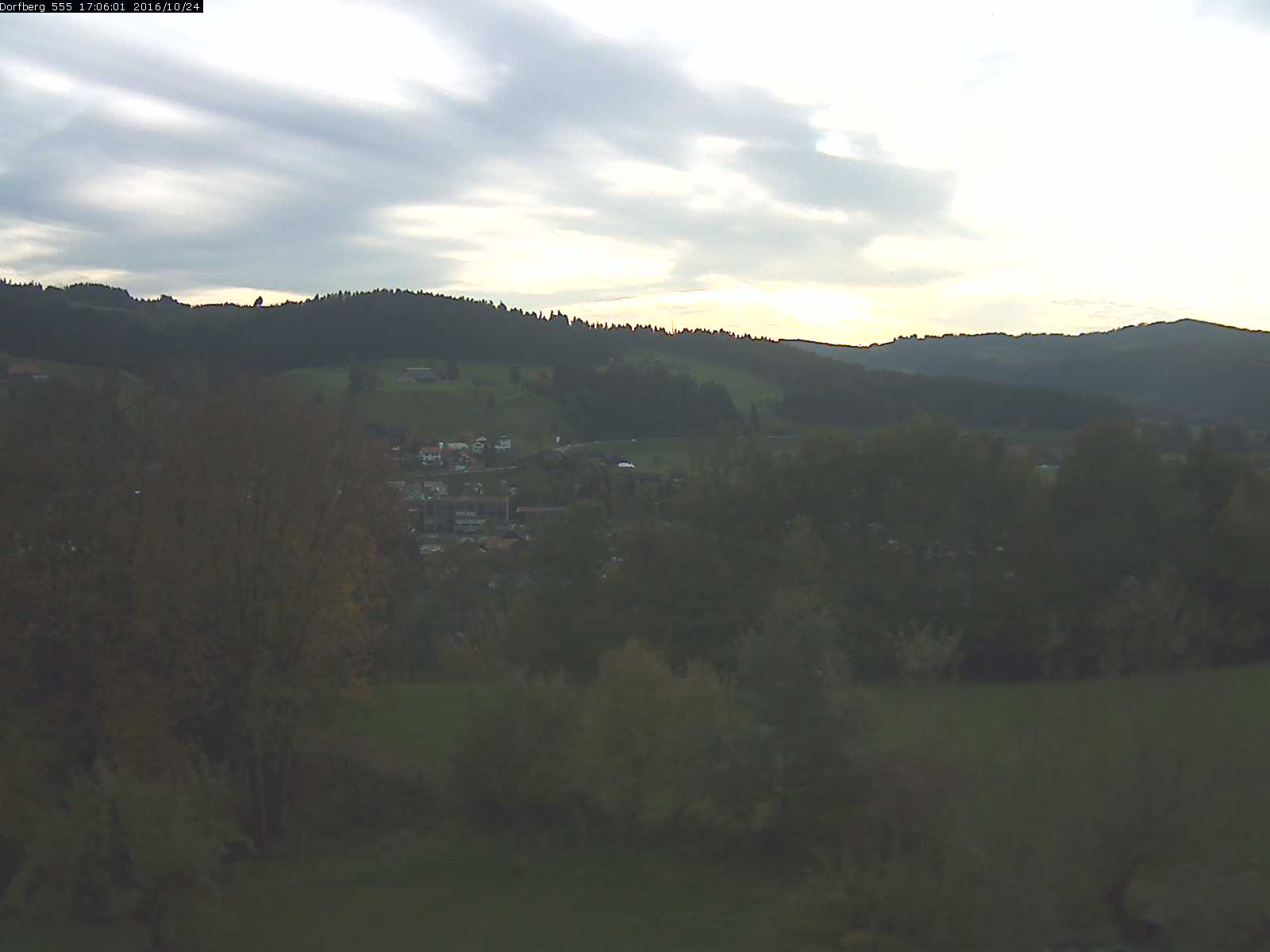 Webcam-Bild: Aussicht vom Dorfberg in Langnau 20161024-170601
