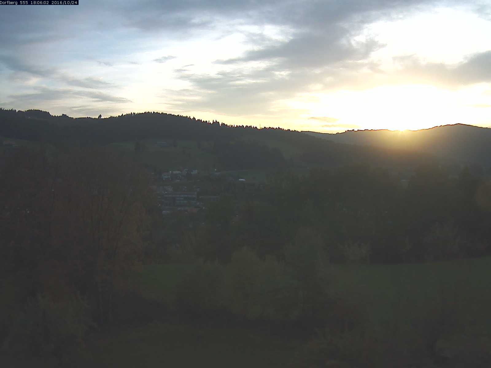 Webcam-Bild: Aussicht vom Dorfberg in Langnau 20161024-180601