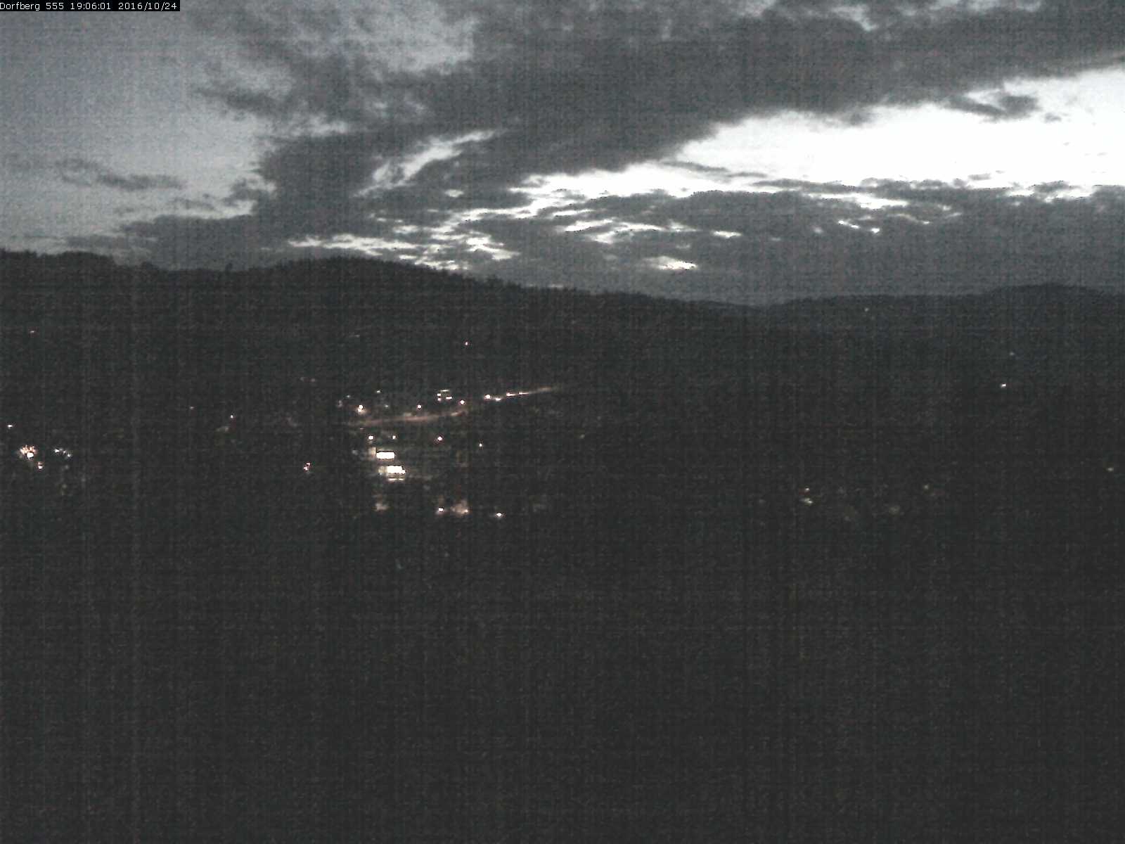 Webcam-Bild: Aussicht vom Dorfberg in Langnau 20161024-190601