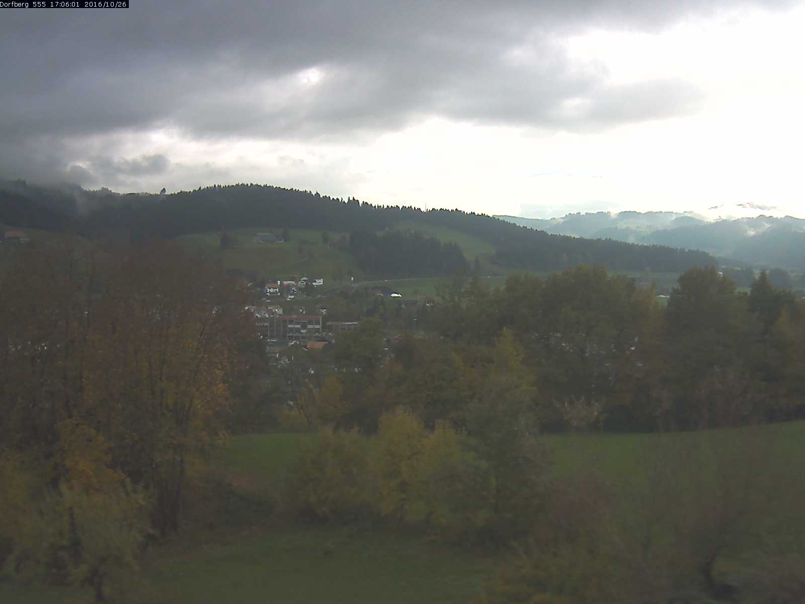 Webcam-Bild: Aussicht vom Dorfberg in Langnau 20161026-170601