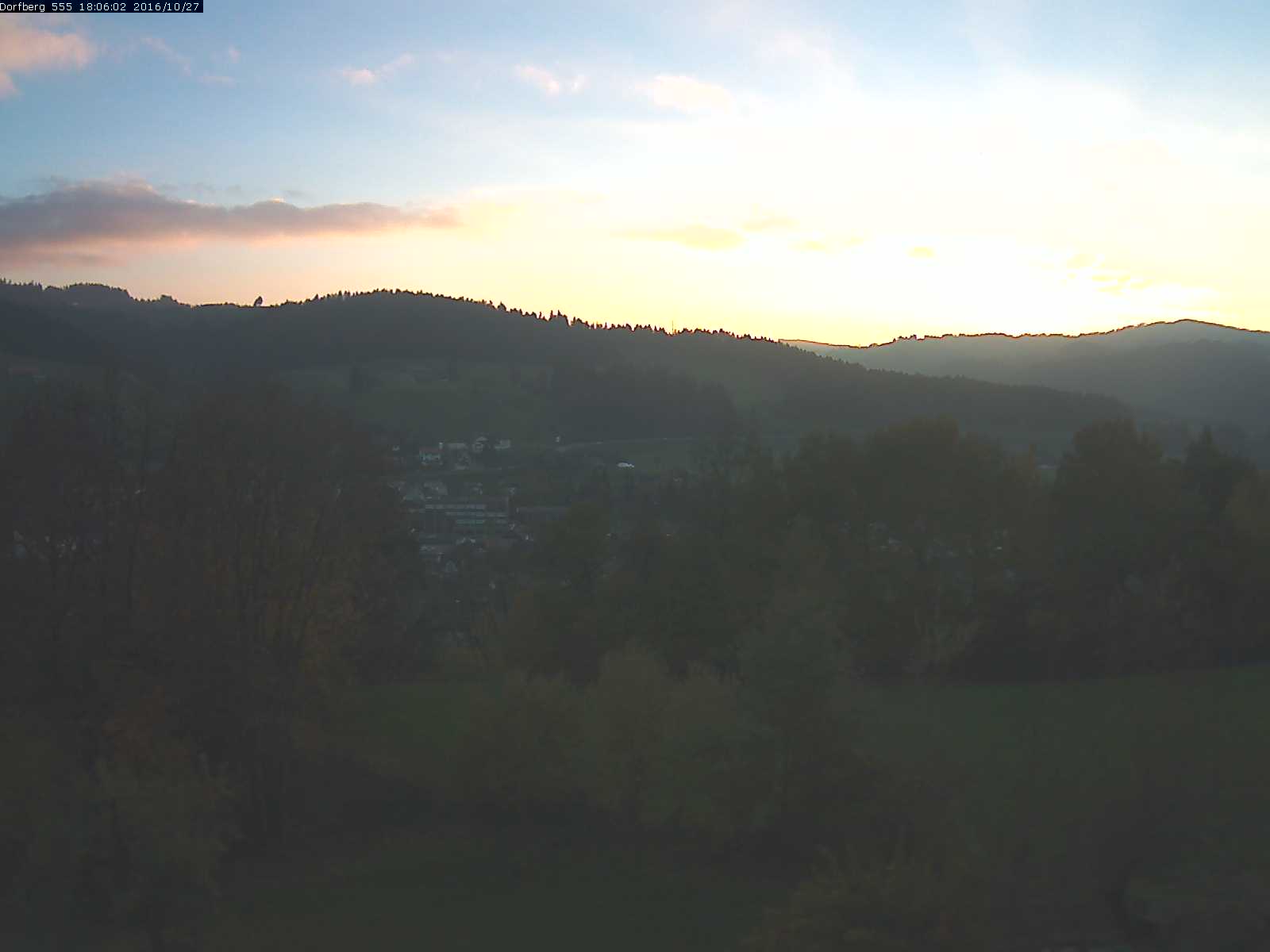 Webcam-Bild: Aussicht vom Dorfberg in Langnau 20161027-180601