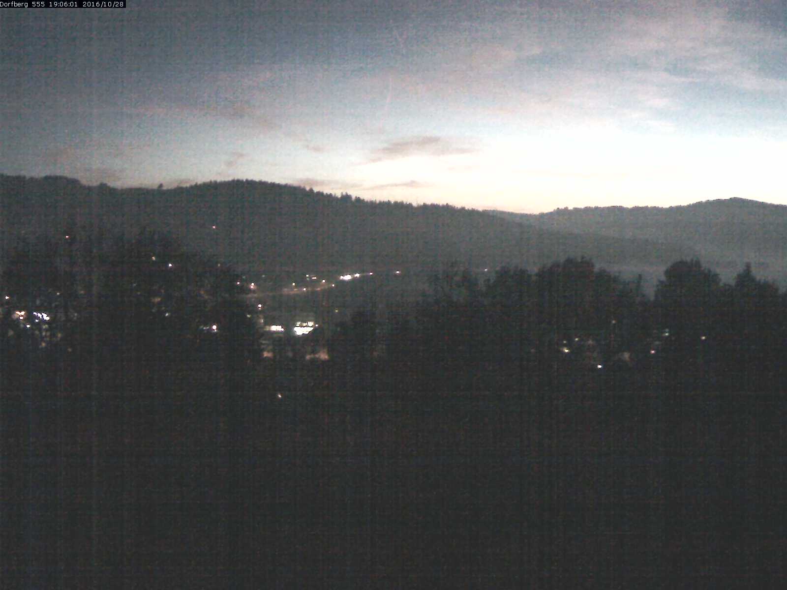 Webcam-Bild: Aussicht vom Dorfberg in Langnau 20161028-190601