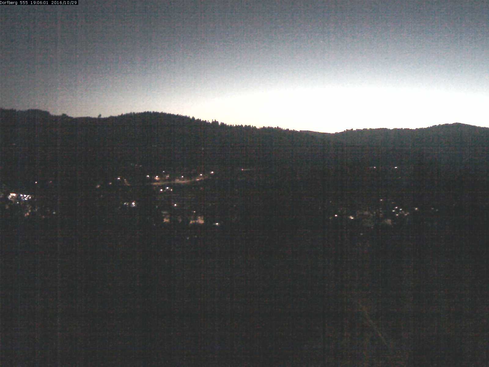 Webcam-Bild: Aussicht vom Dorfberg in Langnau 20161029-190601