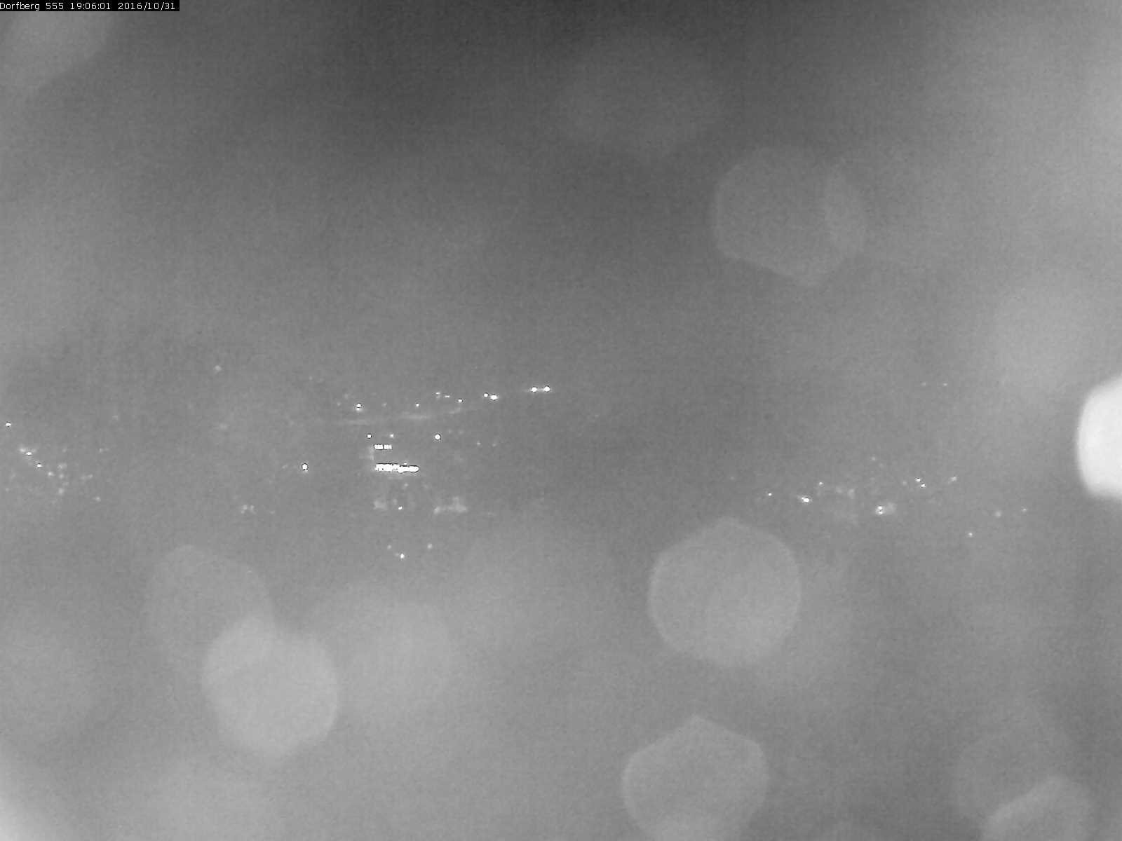 Webcam-Bild: Aussicht vom Dorfberg in Langnau 20161031-190601