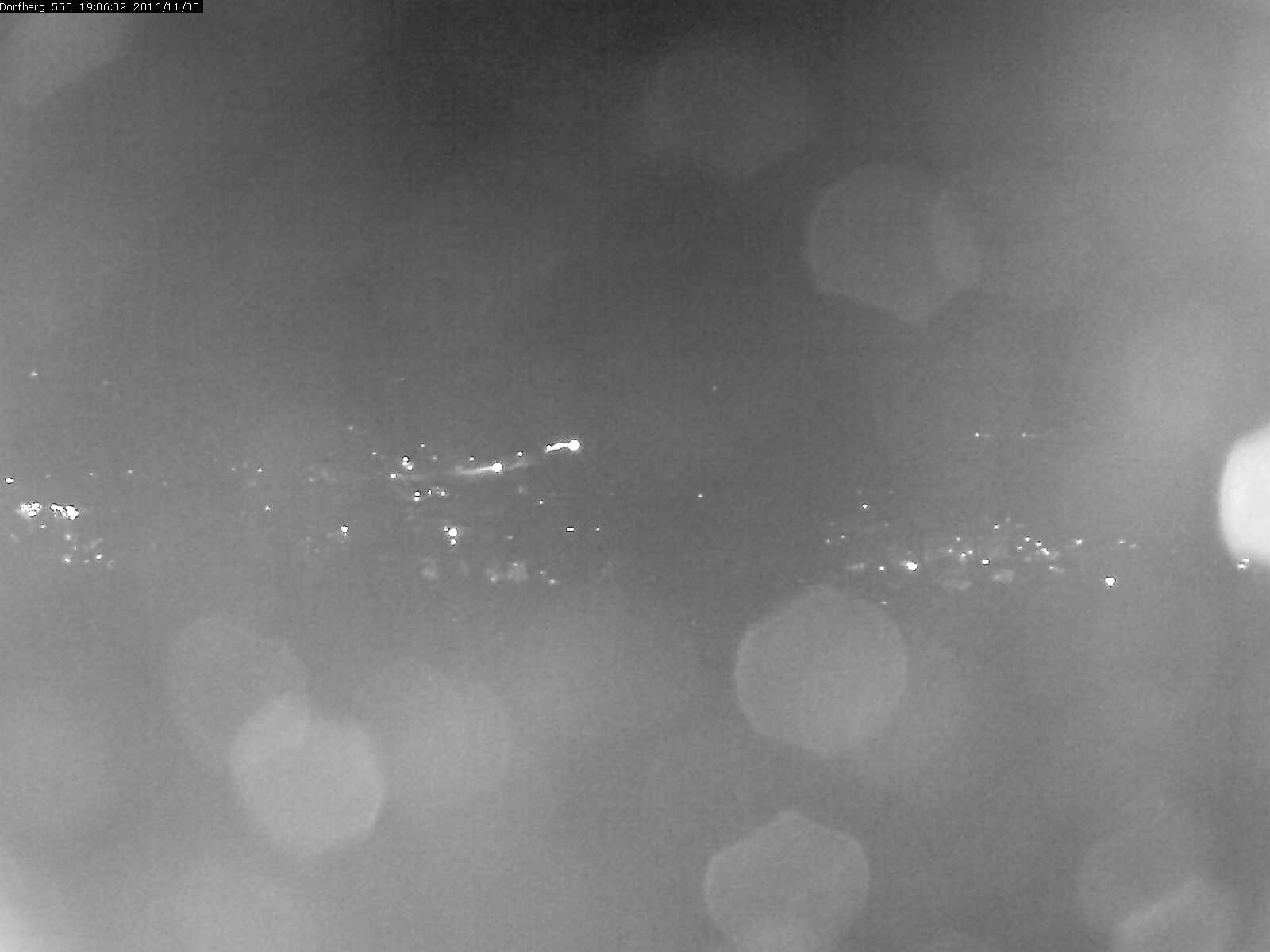 Webcam-Bild: Aussicht vom Dorfberg in Langnau 20161105-190601