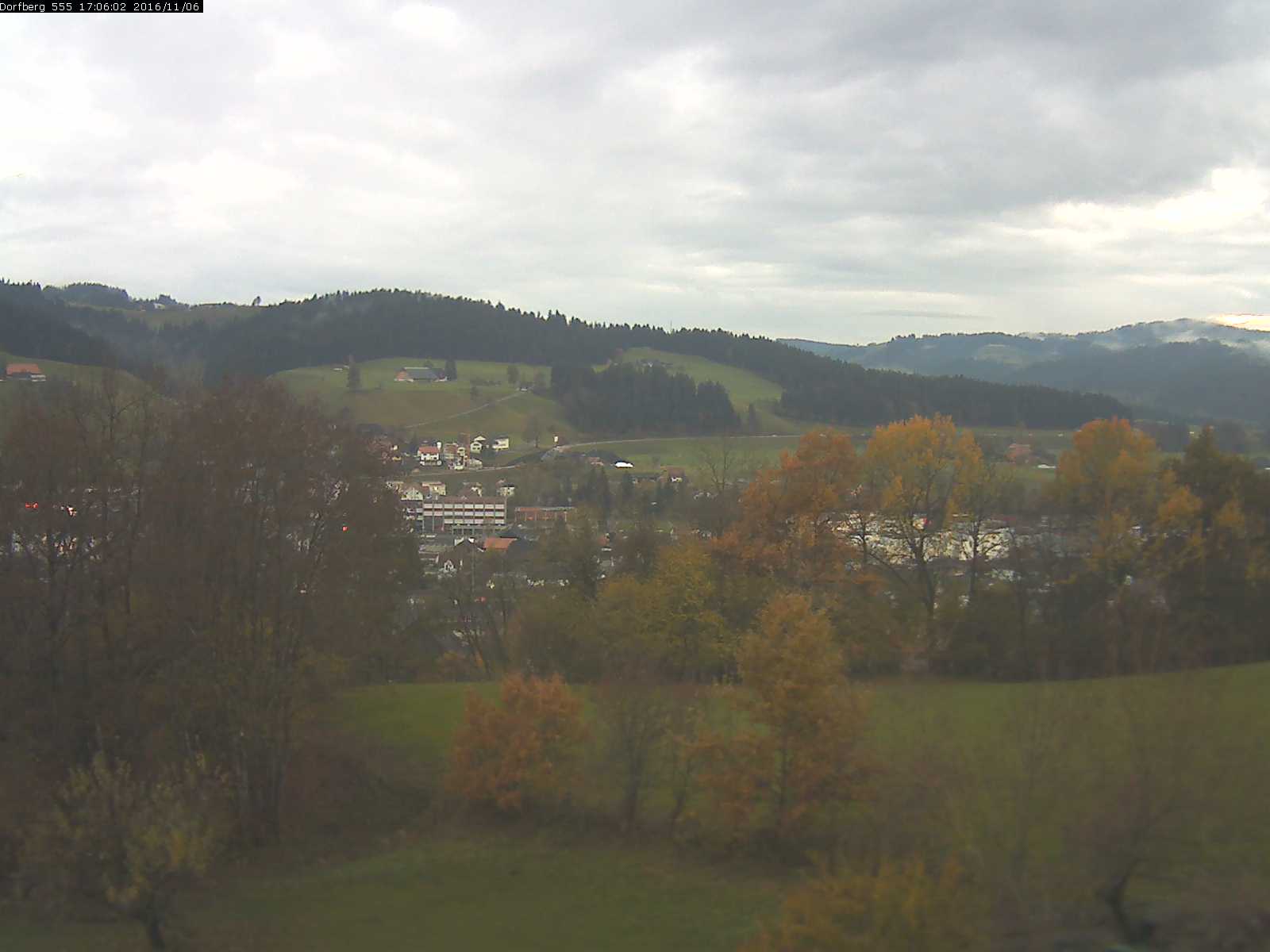 Webcam-Bild: Aussicht vom Dorfberg in Langnau 20161106-170601