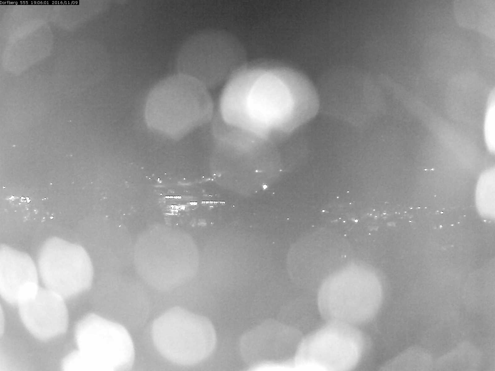 Webcam-Bild: Aussicht vom Dorfberg in Langnau 20161109-190601