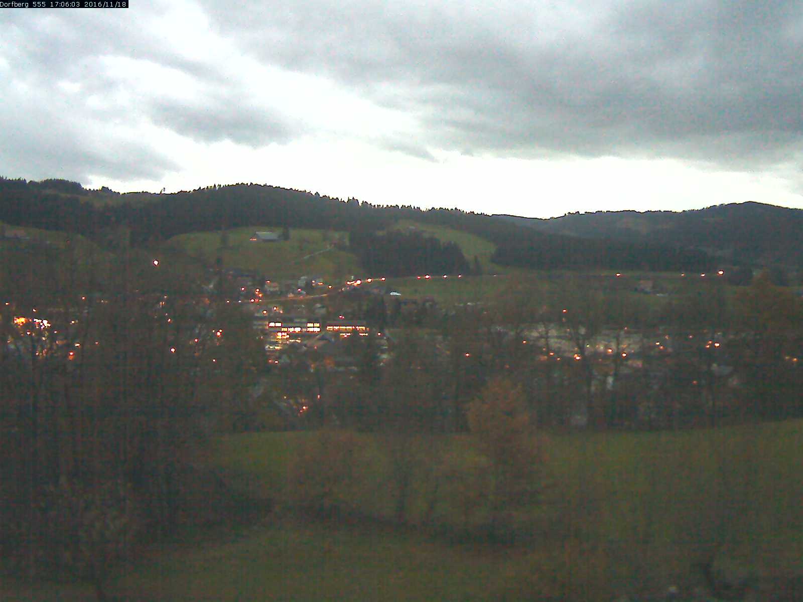 Webcam-Bild: Aussicht vom Dorfberg in Langnau 20161118-170601