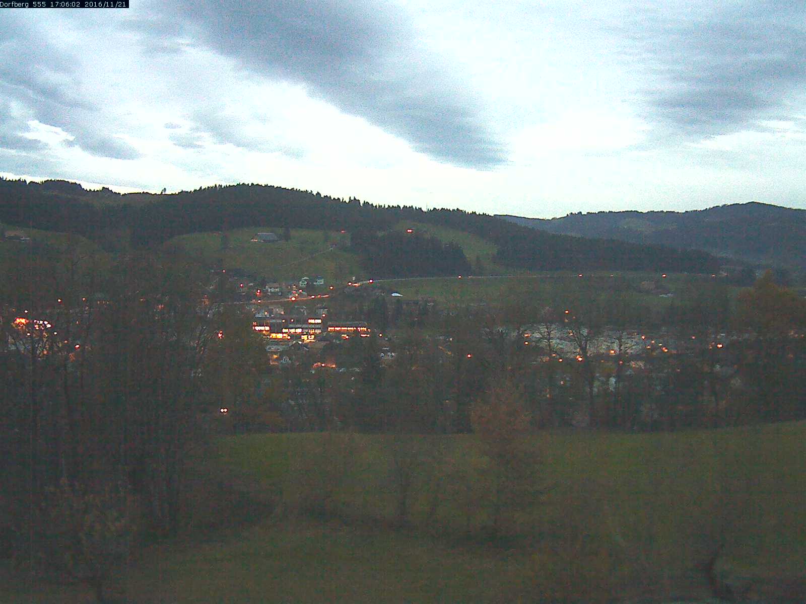 Webcam-Bild: Aussicht vom Dorfberg in Langnau 20161121-170601