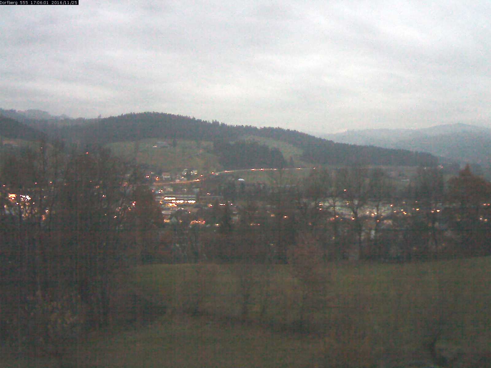 Webcam-Bild: Aussicht vom Dorfberg in Langnau 20161125-170601