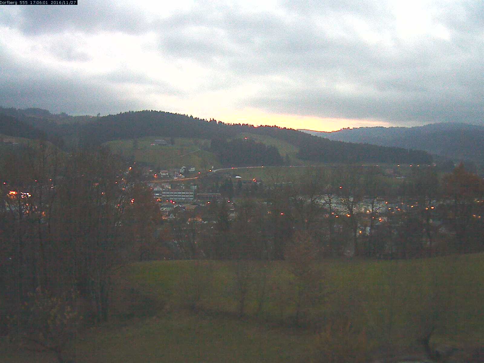 Webcam-Bild: Aussicht vom Dorfberg in Langnau 20161127-170601