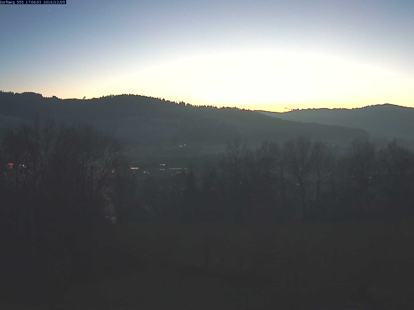 Webcam-Bild: Aussicht vom Dorfberg in Langnau 20161205-170601