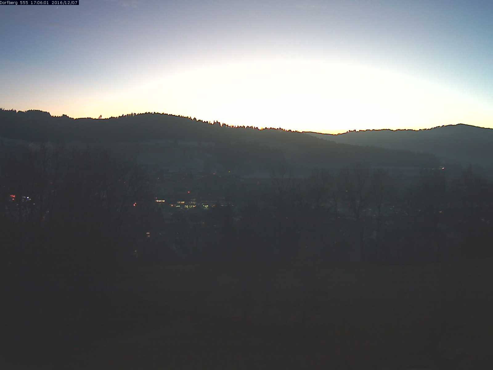 Webcam-Bild: Aussicht vom Dorfberg in Langnau 20161207-170601
