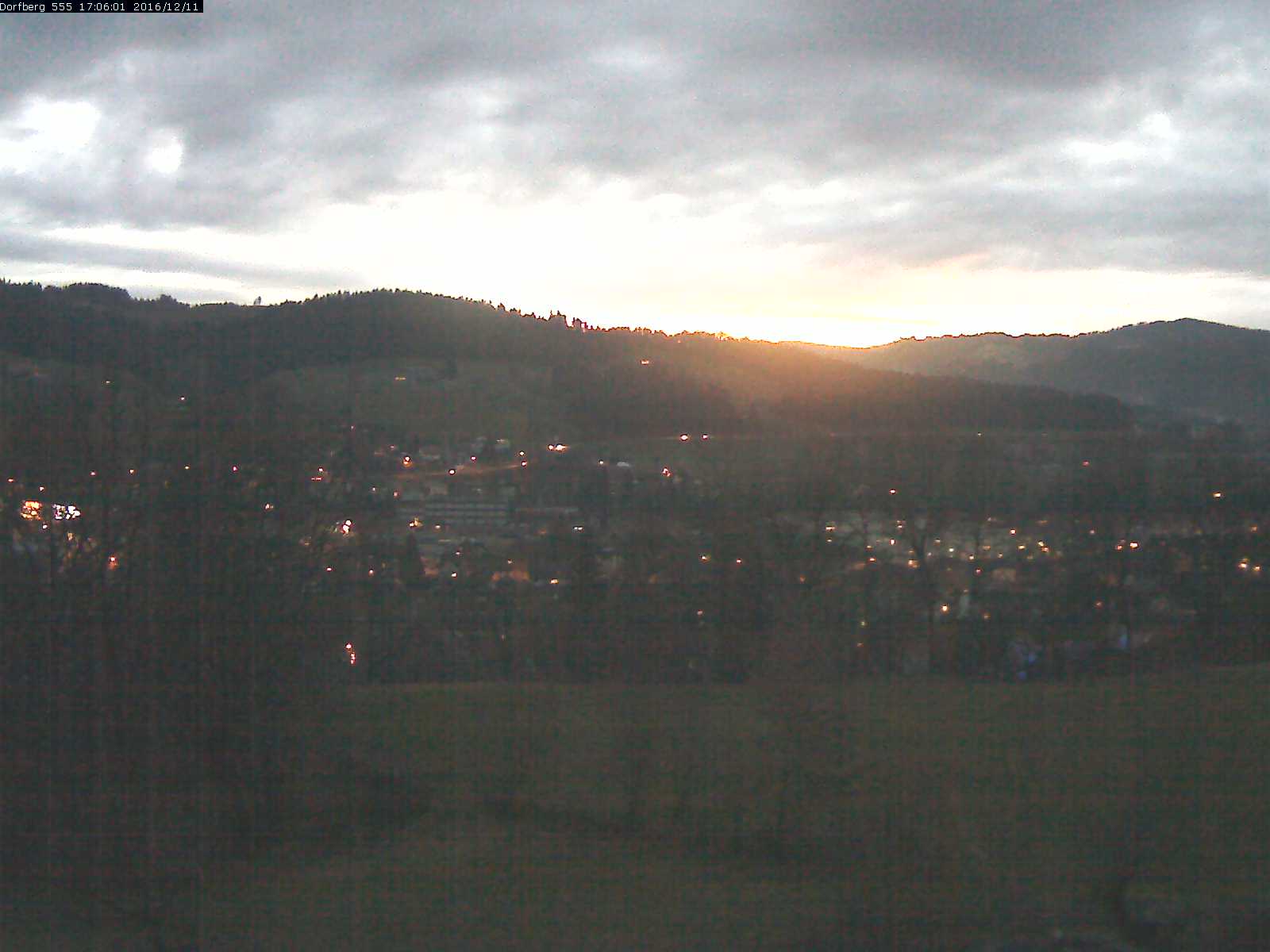 Webcam-Bild: Aussicht vom Dorfberg in Langnau 20161211-170601