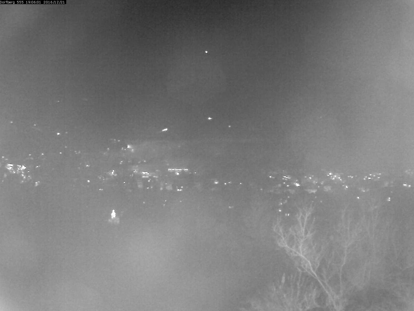 Webcam-Bild: Aussicht vom Dorfberg in Langnau 20161221-190601