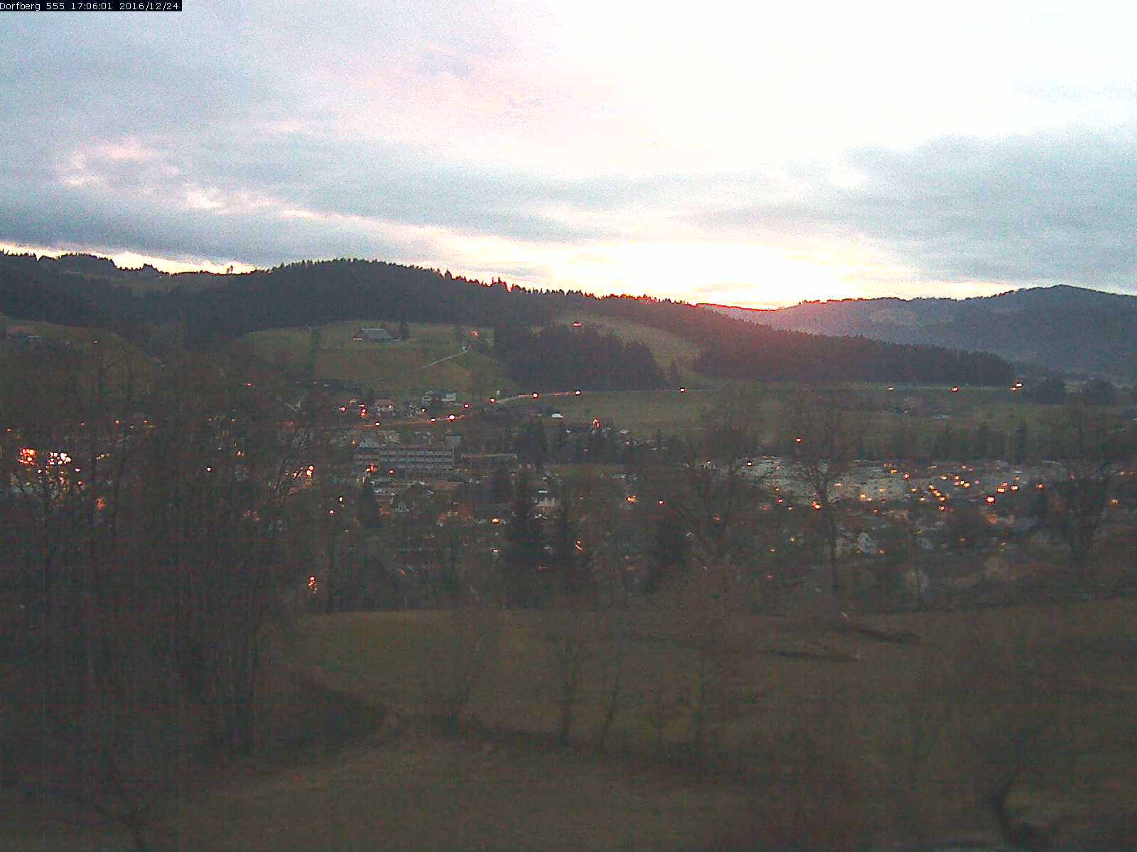 Webcam-Bild: Aussicht vom Dorfberg in Langnau 20161224-170601