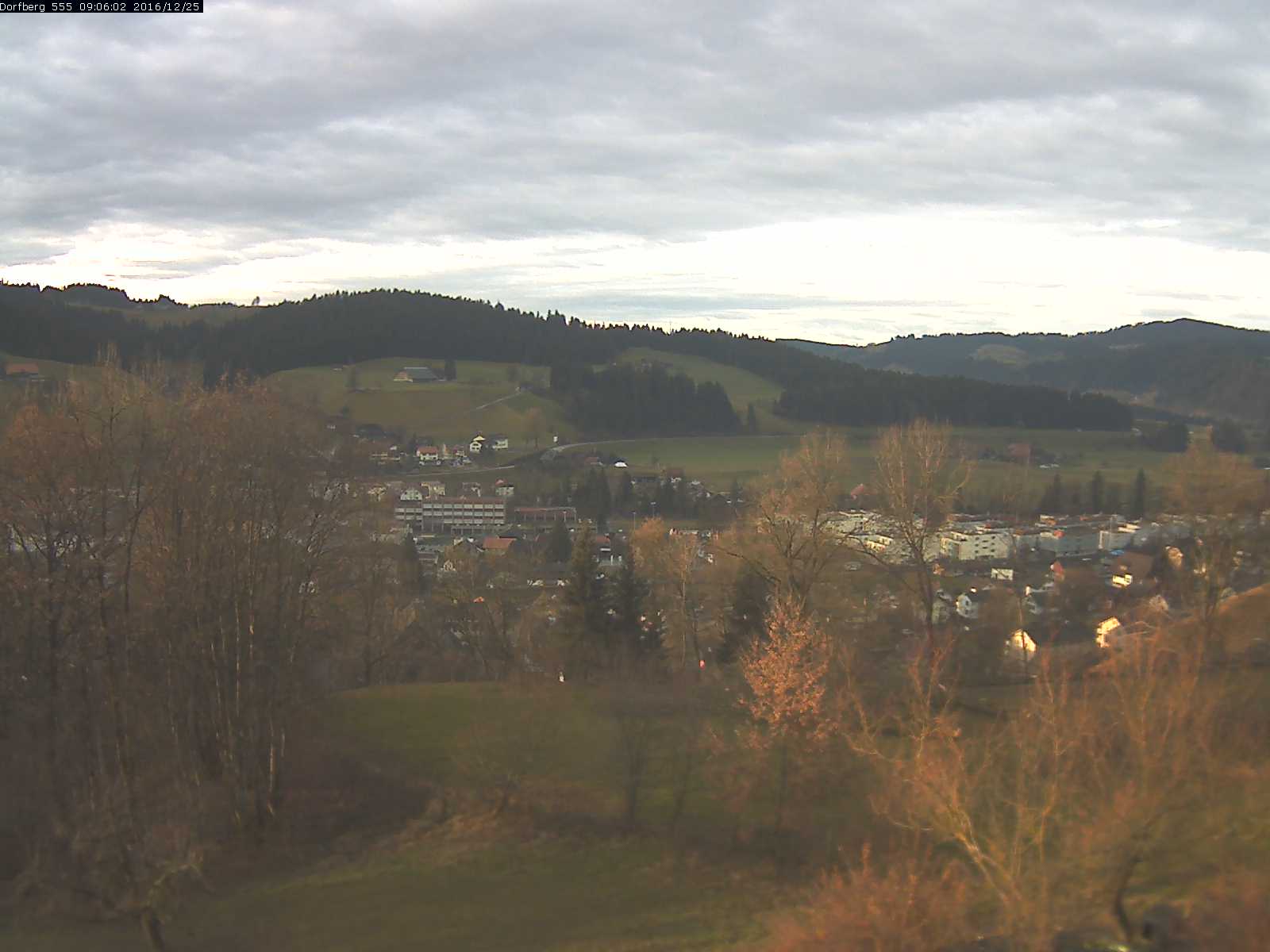 Webcam-Bild: Aussicht vom Dorfberg in Langnau 20161225-090601
