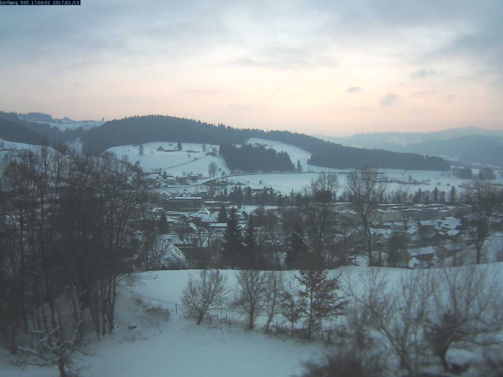 Webcam-Bild: Aussicht vom Dorfberg in Langnau 20170119-170601