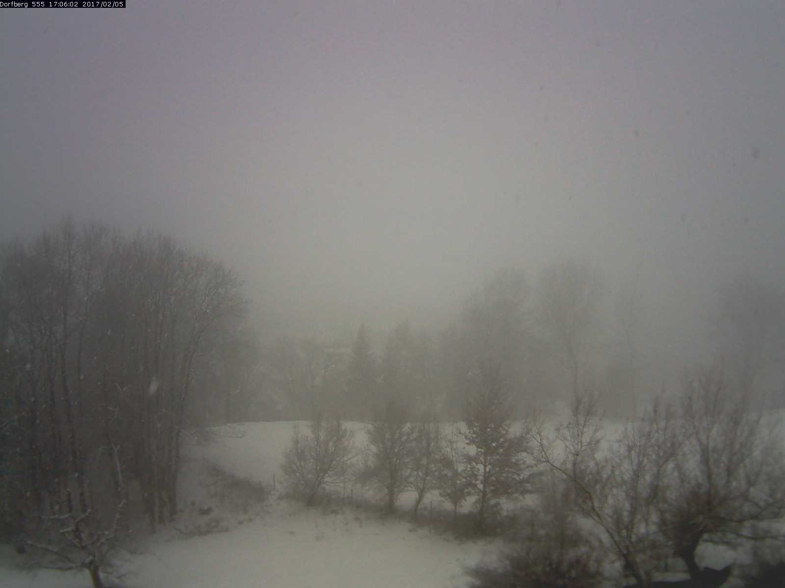 Webcam-Bild: Aussicht vom Dorfberg in Langnau 20170205-170601