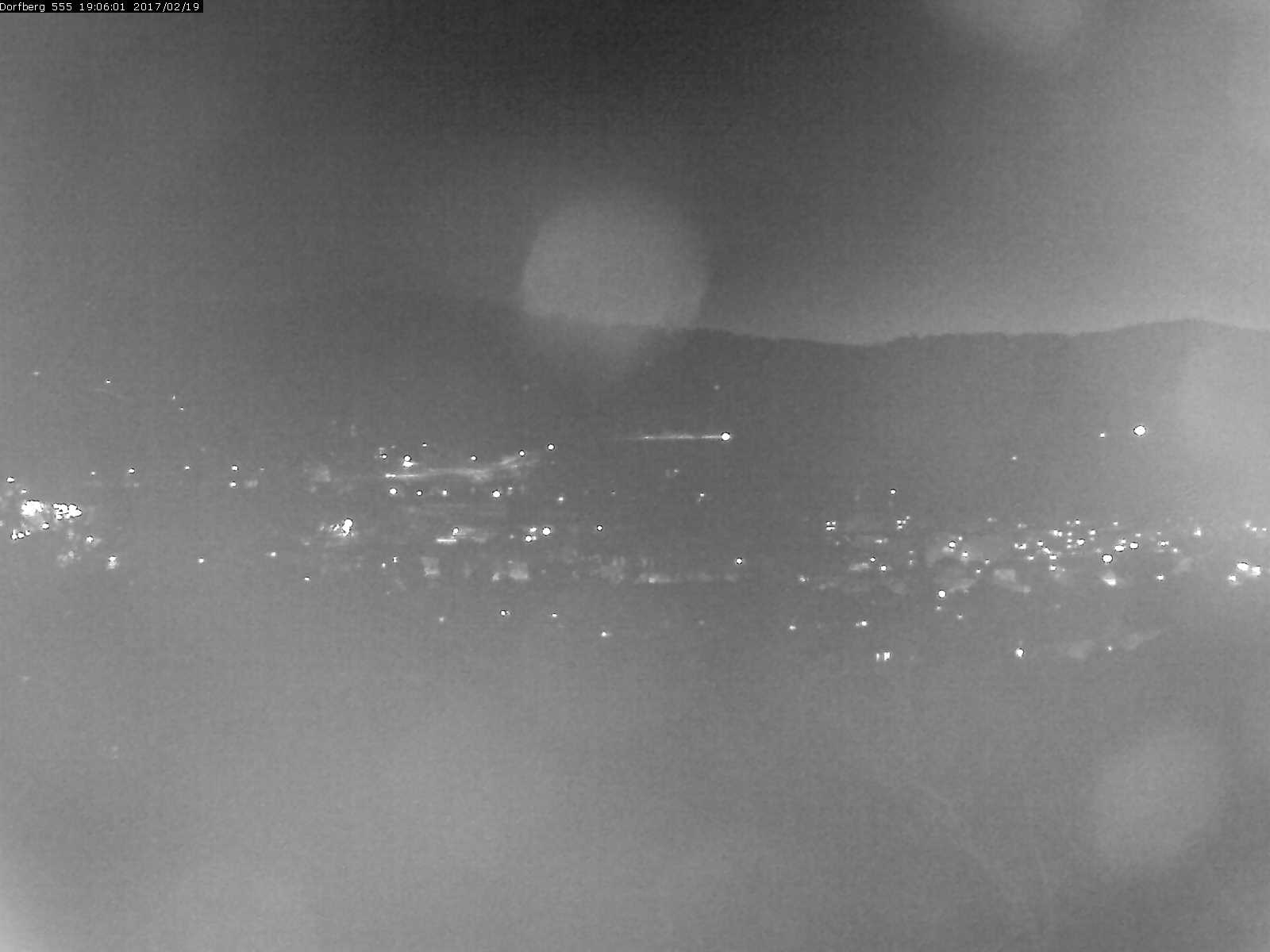 Webcam-Bild: Aussicht vom Dorfberg in Langnau 20170219-190601