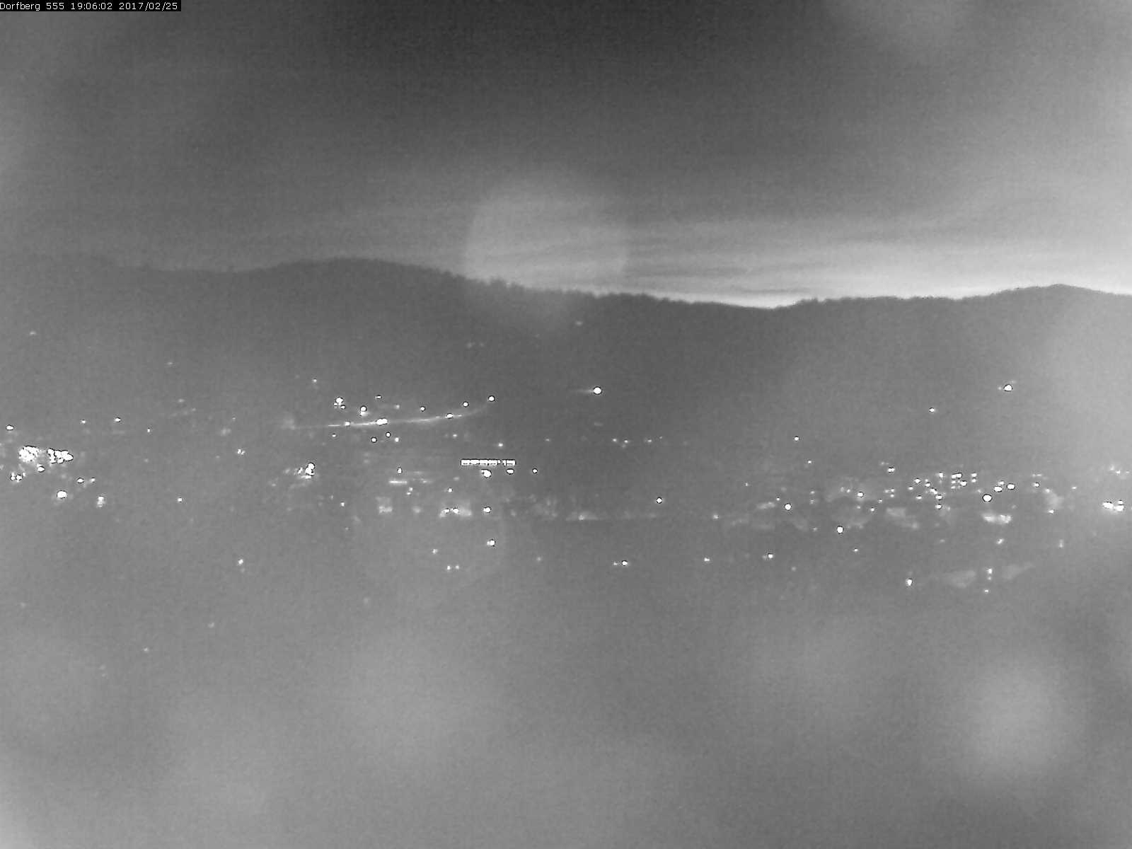 Webcam-Bild: Aussicht vom Dorfberg in Langnau 20170225-190601