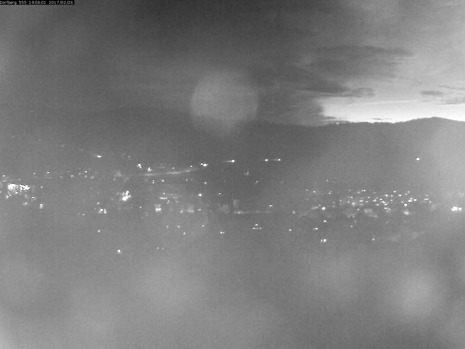 Webcam-Bild: Aussicht vom Dorfberg in Langnau 20170226-190601