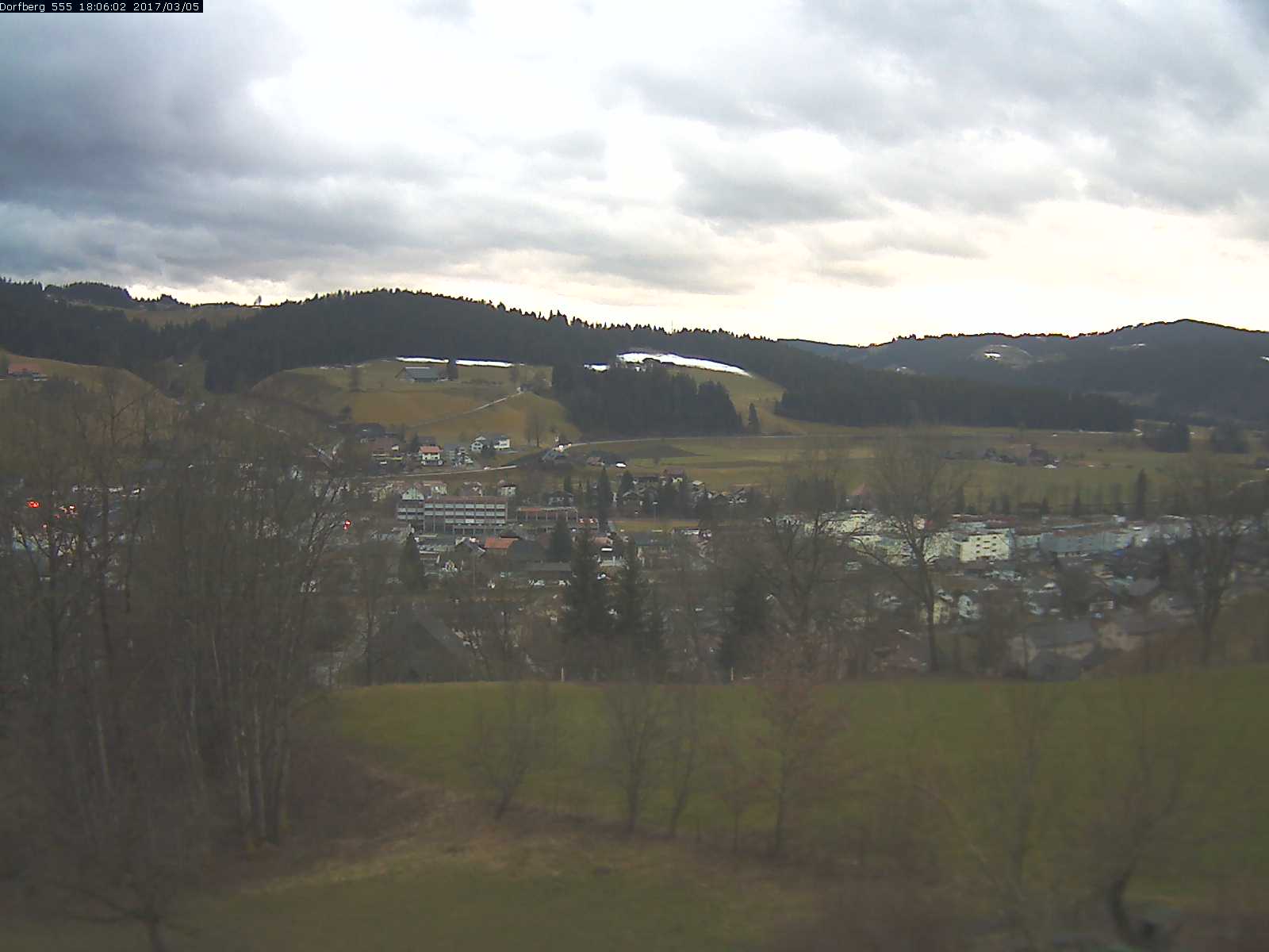 Webcam-Bild: Aussicht vom Dorfberg in Langnau 20170305-180601