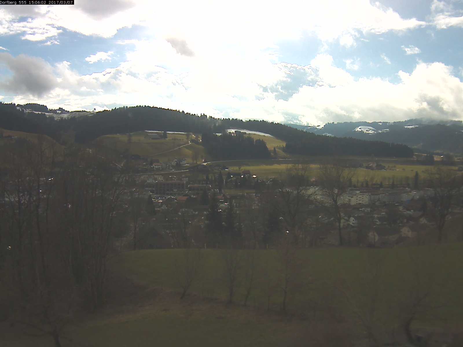 Webcam-Bild: Aussicht vom Dorfberg in Langnau 20170307-150601
