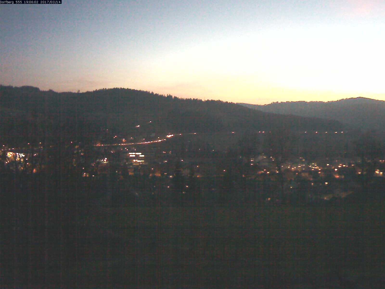 Webcam-Bild: Aussicht vom Dorfberg in Langnau 20170314-190601