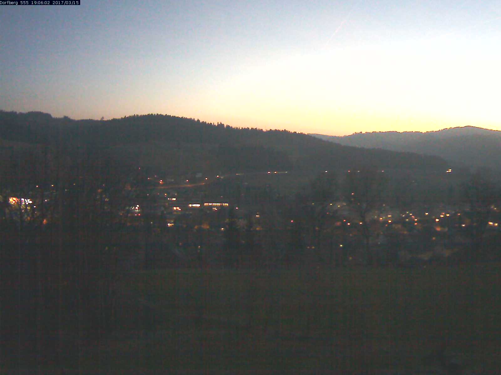 Webcam-Bild: Aussicht vom Dorfberg in Langnau 20170315-190601