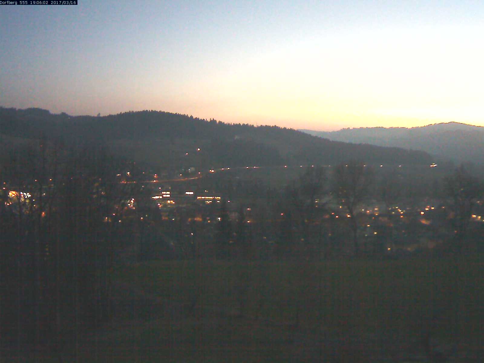 Webcam-Bild: Aussicht vom Dorfberg in Langnau 20170316-190601