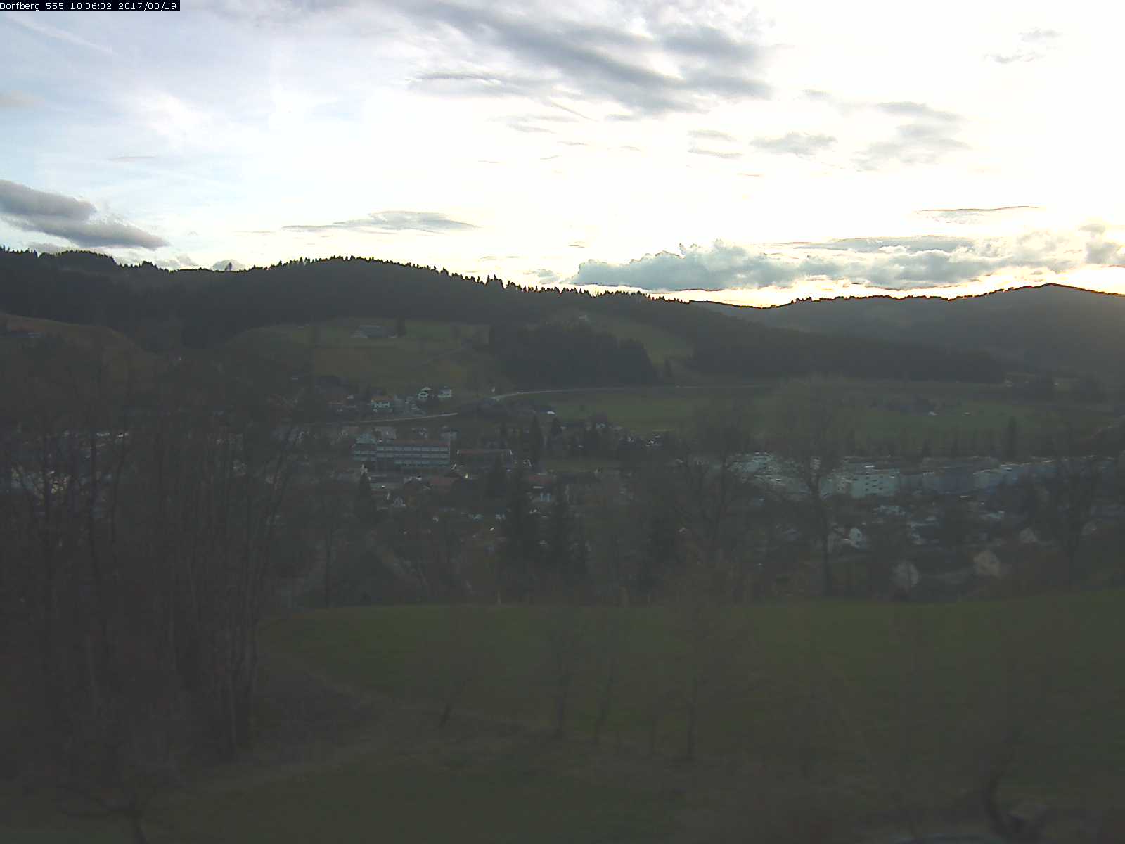 Webcam-Bild: Aussicht vom Dorfberg in Langnau 20170319-180601