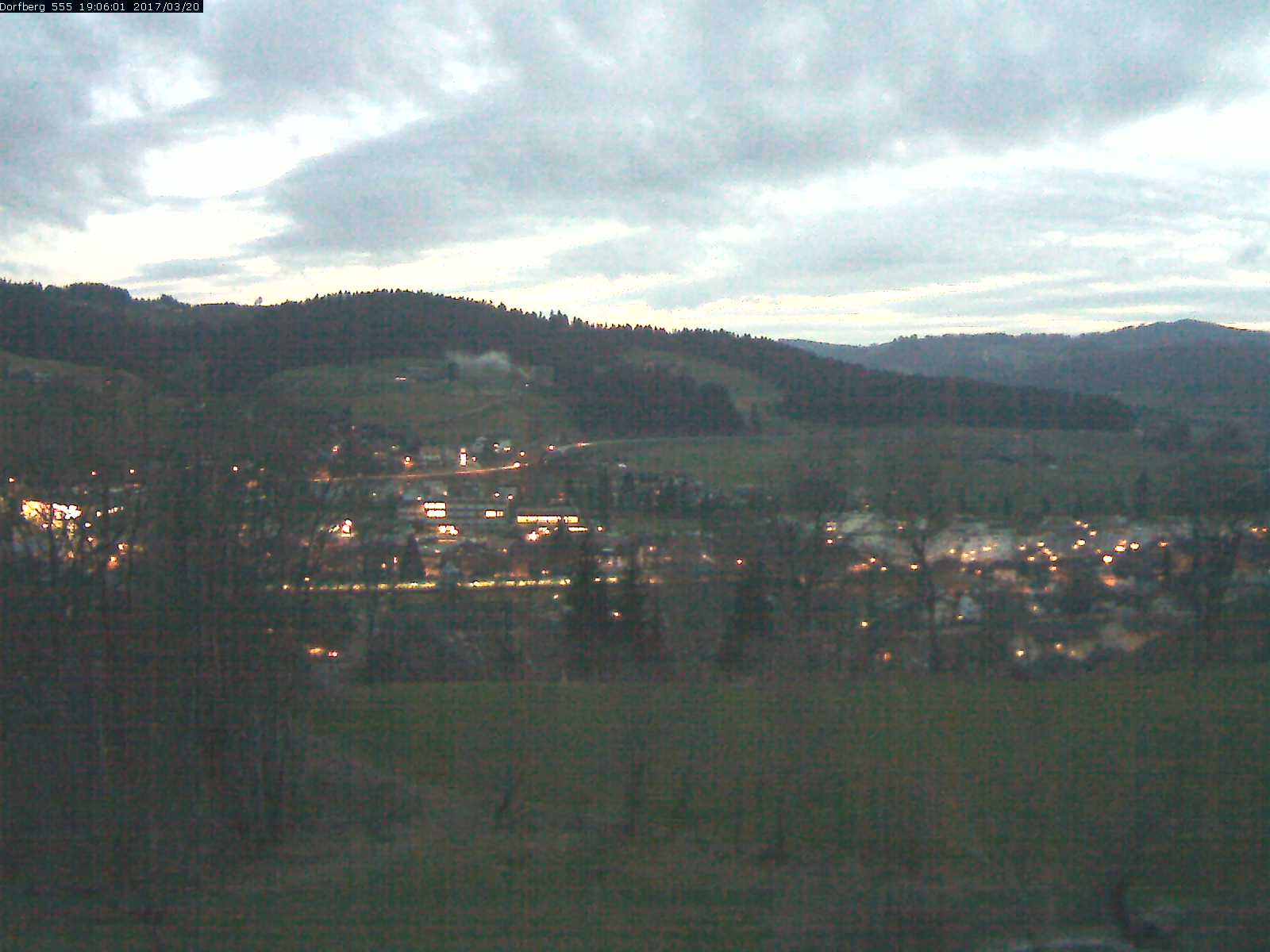 Webcam-Bild: Aussicht vom Dorfberg in Langnau 20170320-190601