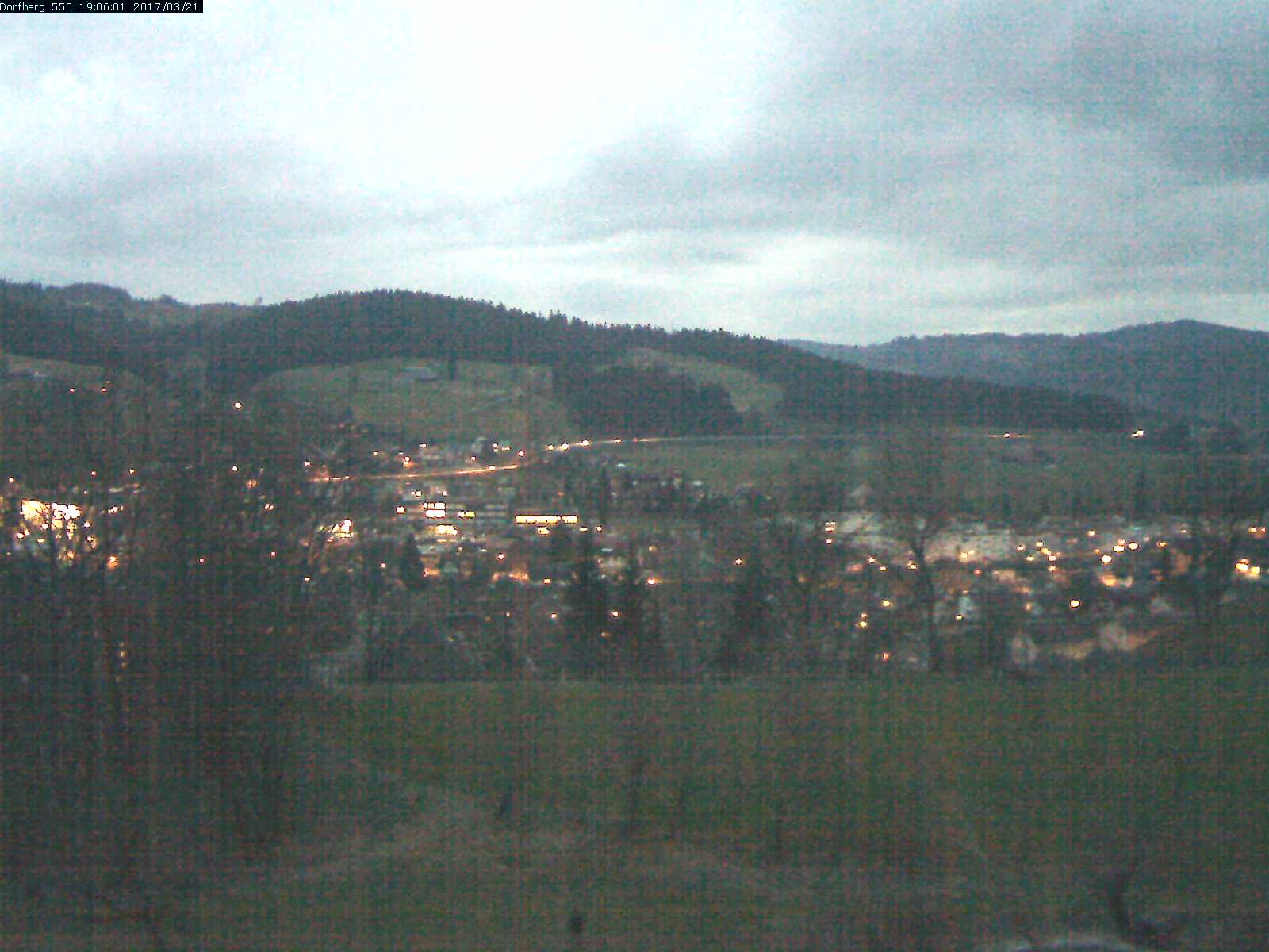Webcam-Bild: Aussicht vom Dorfberg in Langnau 20170321-190601