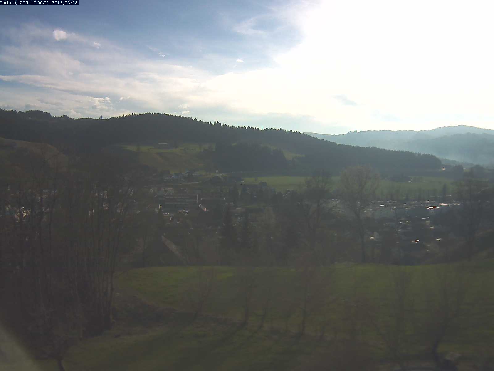 Webcam-Bild: Aussicht vom Dorfberg in Langnau 20170323-170601