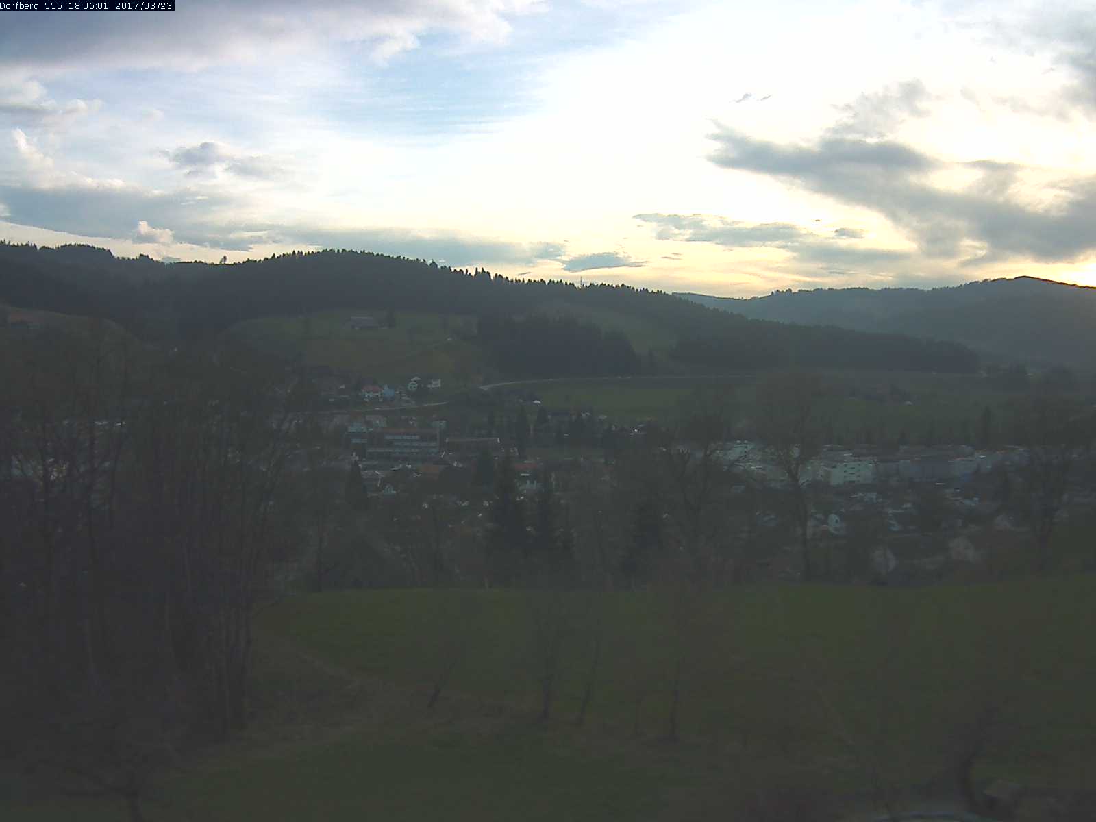 Webcam-Bild: Aussicht vom Dorfberg in Langnau 20170323-180601