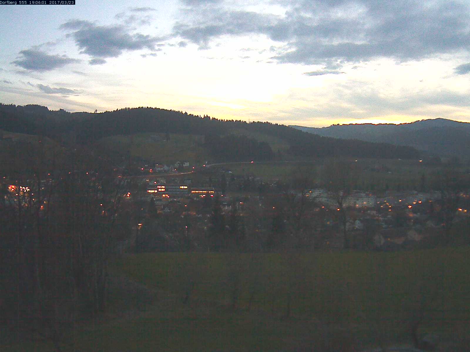 Webcam-Bild: Aussicht vom Dorfberg in Langnau 20170323-190601