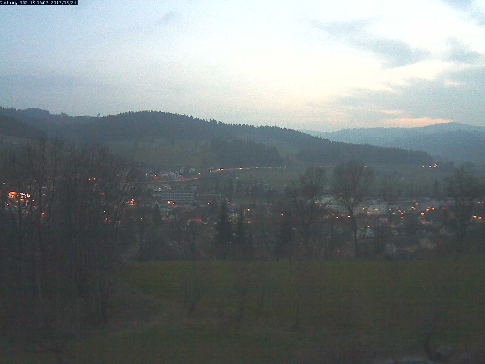 Webcam-Bild: Aussicht vom Dorfberg in Langnau 20170324-190602