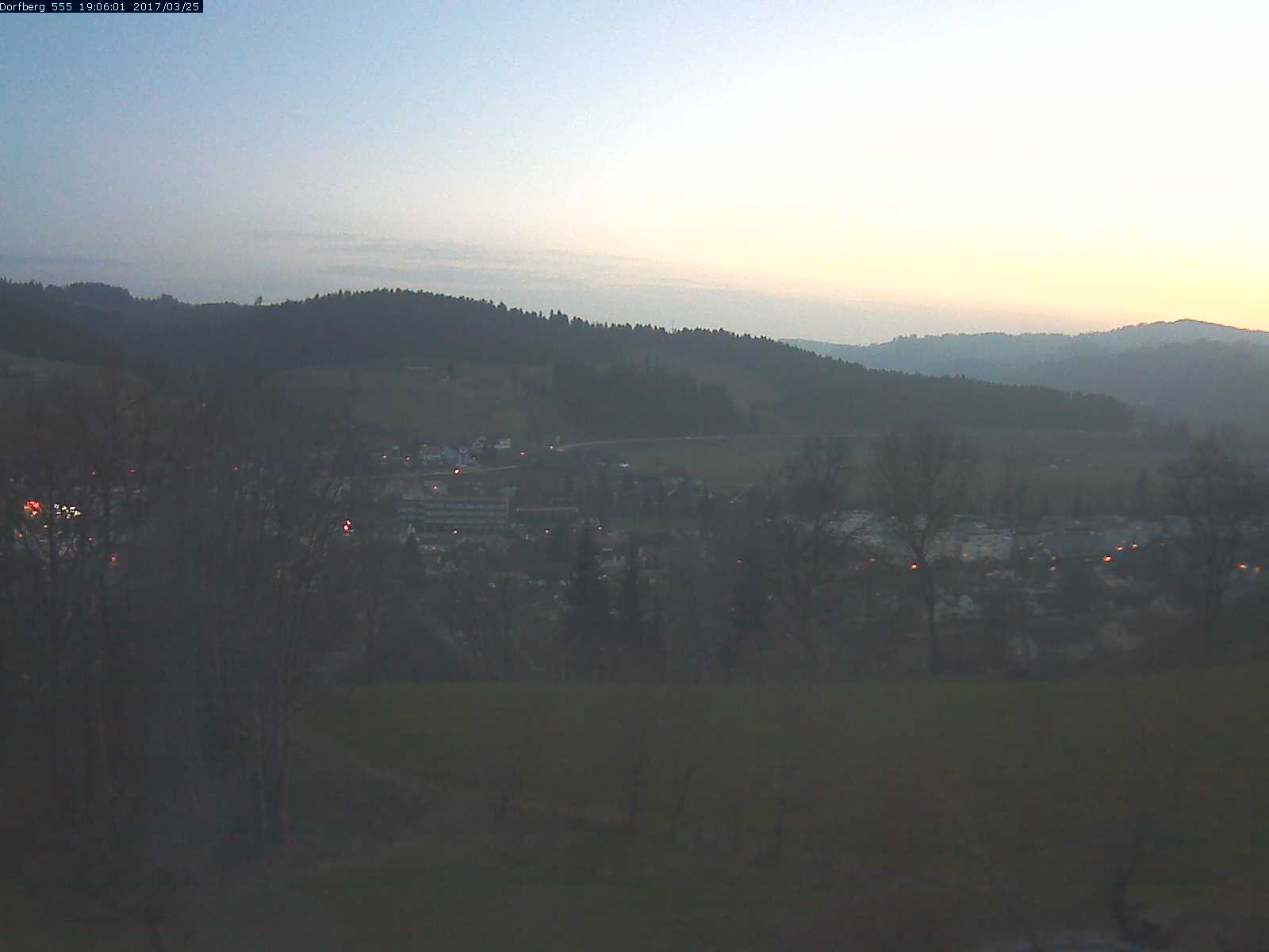 Webcam-Bild: Aussicht vom Dorfberg in Langnau 20170325-190601