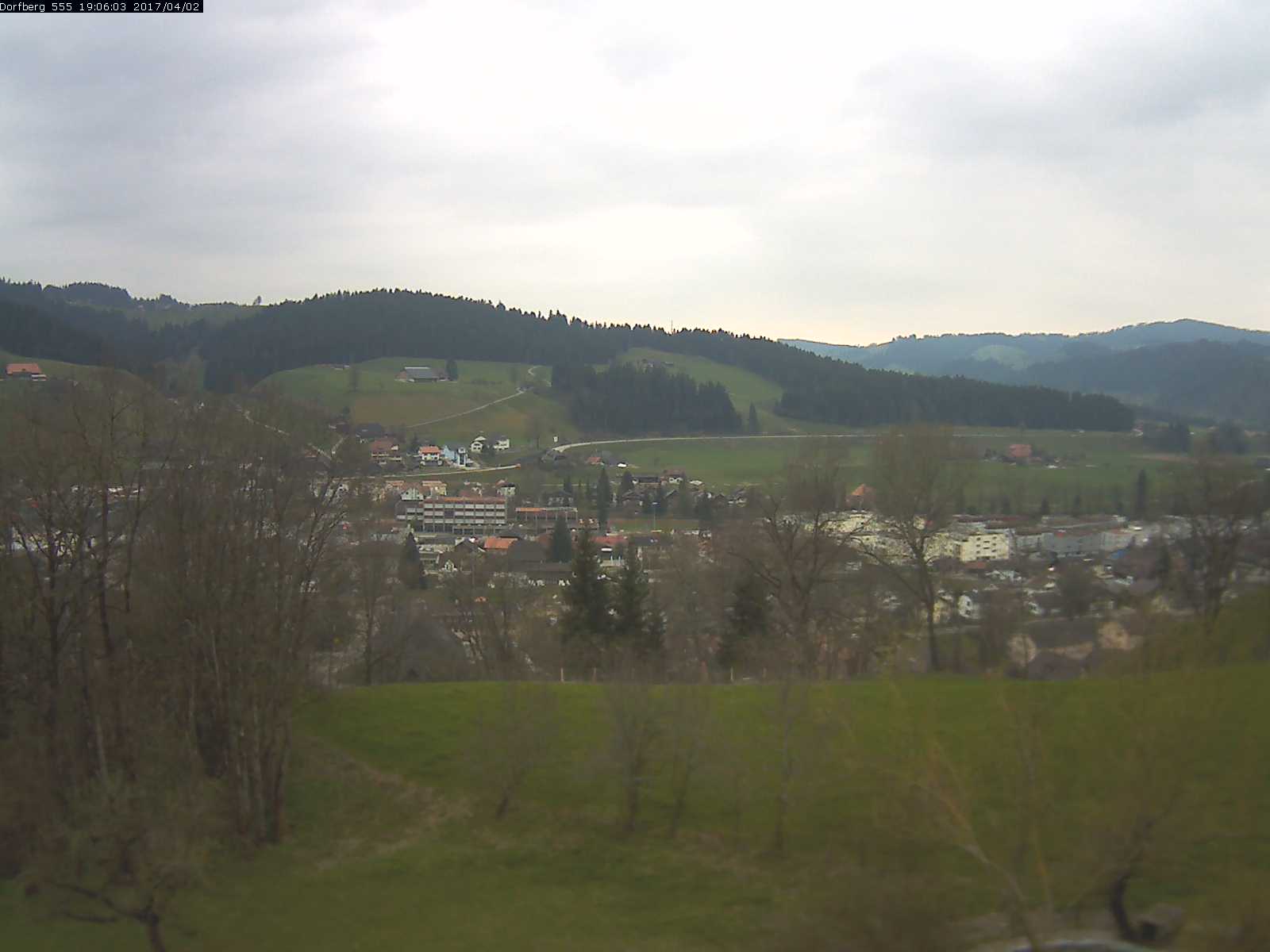 Webcam-Bild: Aussicht vom Dorfberg in Langnau 20170402-190601