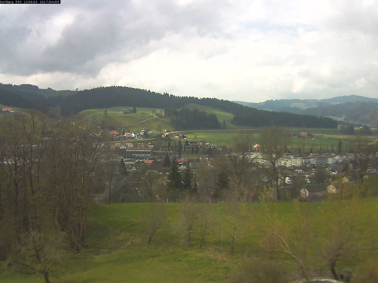 Webcam-Bild: Aussicht vom Dorfberg in Langnau 20170405-120601