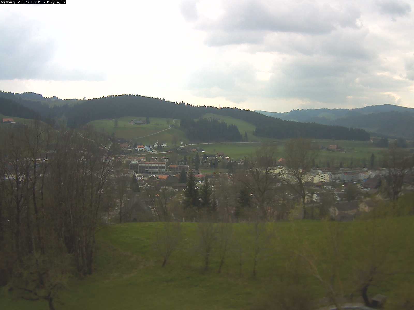 Webcam-Bild: Aussicht vom Dorfberg in Langnau 20170405-160601