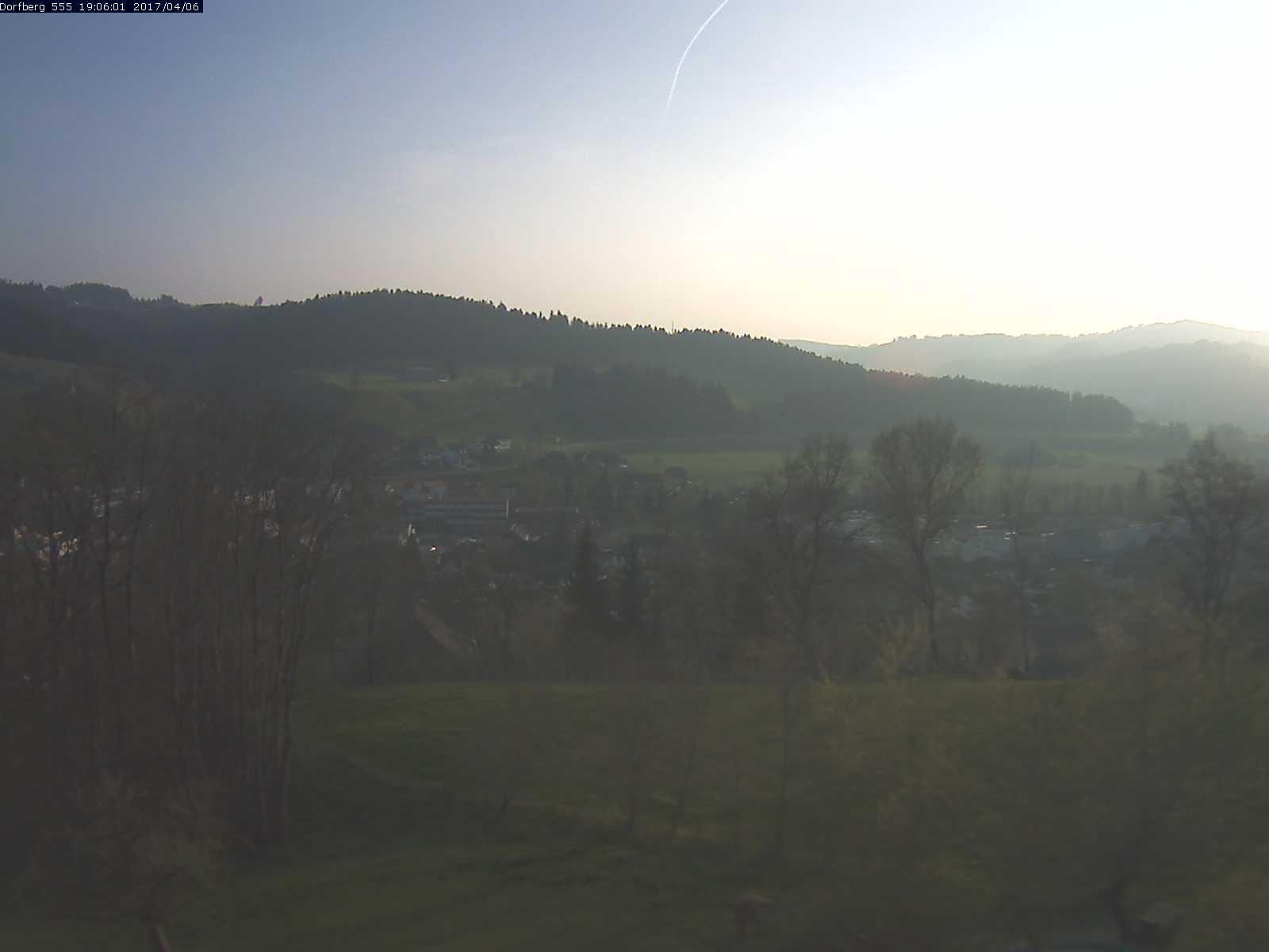Webcam-Bild: Aussicht vom Dorfberg in Langnau 20170406-190601