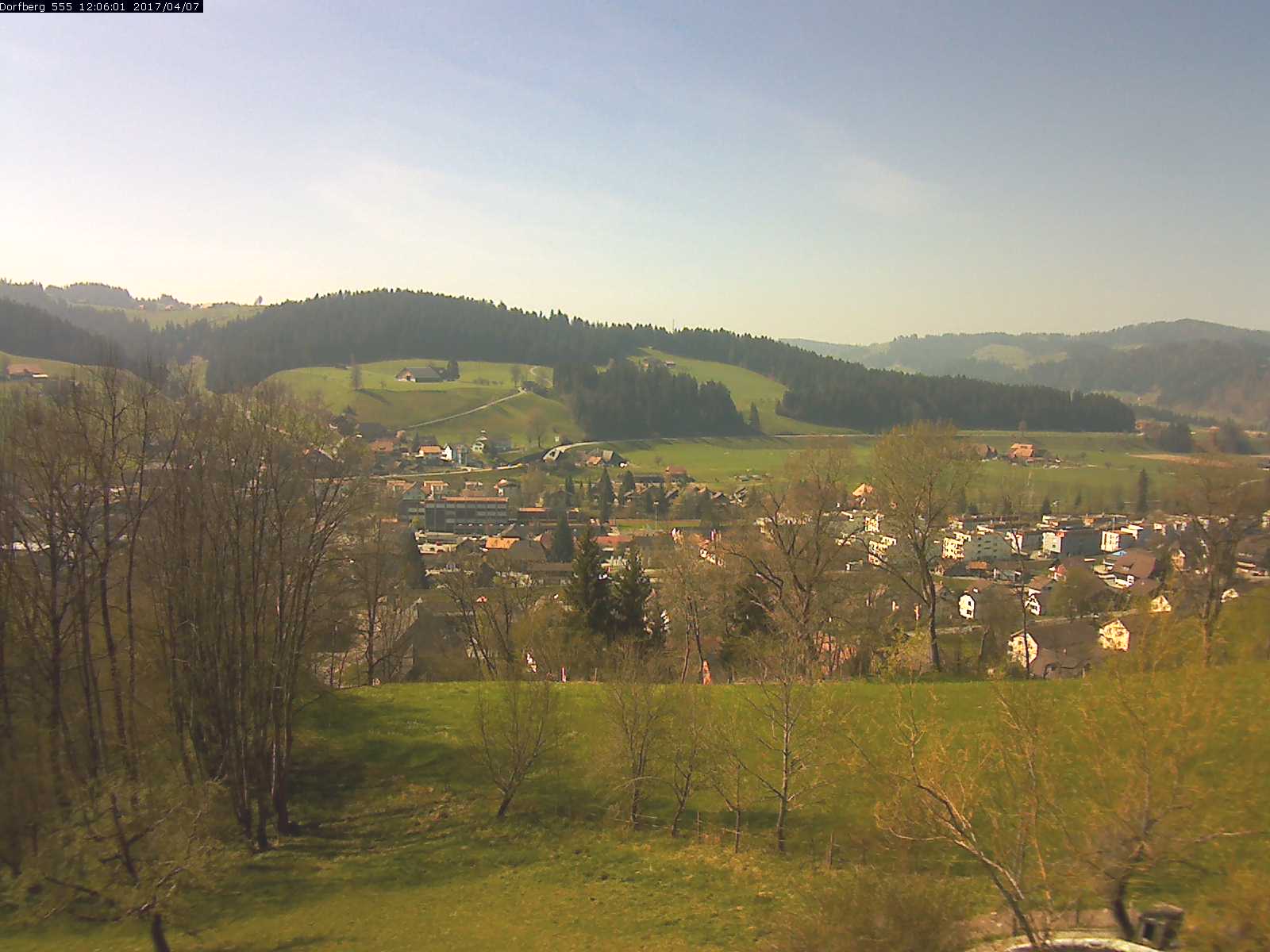 Webcam-Bild: Aussicht vom Dorfberg in Langnau 20170407-120601