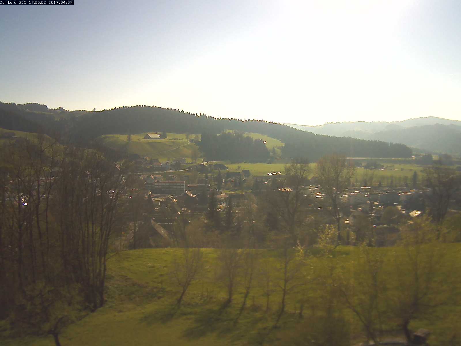 Webcam-Bild: Aussicht vom Dorfberg in Langnau 20170407-170601